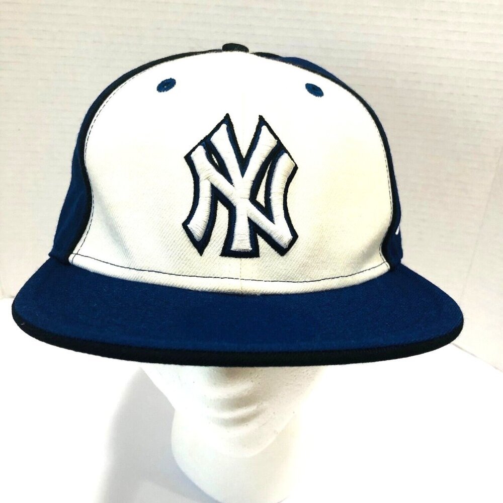 New York Yankees Baseball Hat Men's 7 1/4 Raised Embroidered Logo New Era